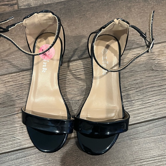 Forever Link Elegant Black Girl’s Sandals - Picture 3 of 6